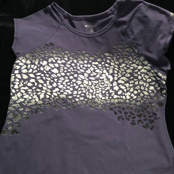 Ideology Tops - 🌸 Ideology tee - excellent condition Ideology Tops - 🌸 Ideology tee - excellent condition